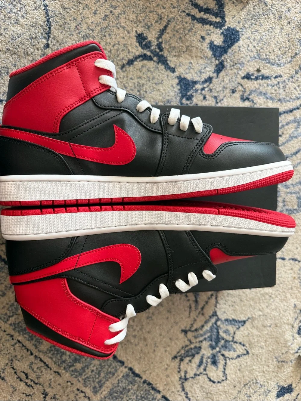 2022 Air Jordan 1 Mid 'Alternate Bred'